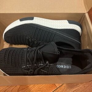 Steve Madden black sneakers kids - size 4